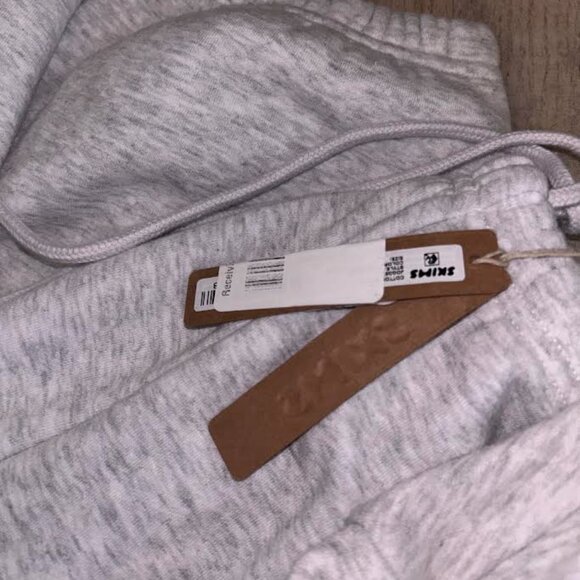 SKIMS Sweatsuit Set - Picture 7 of 8